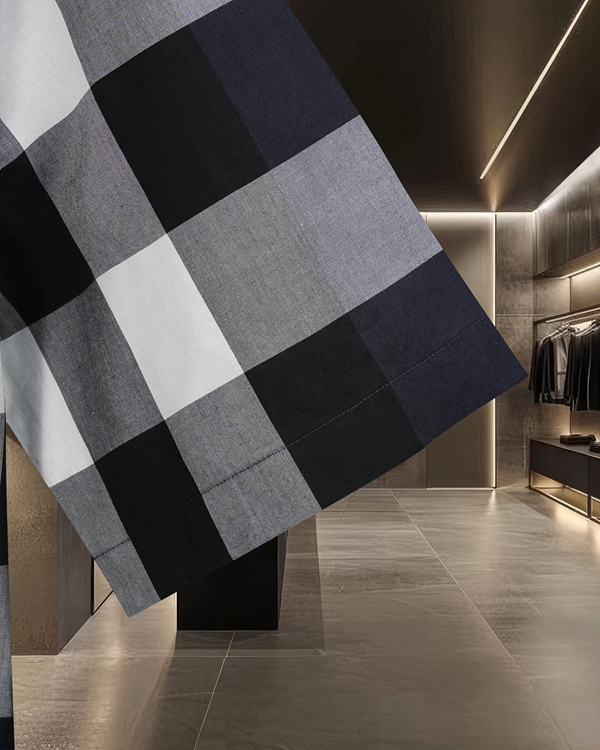 ブランドシャツ着用イメージ